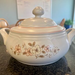 VINTAGE CountryWare Stoneware Peachwood Tureen Made in Japan ----- EXCELLENT!